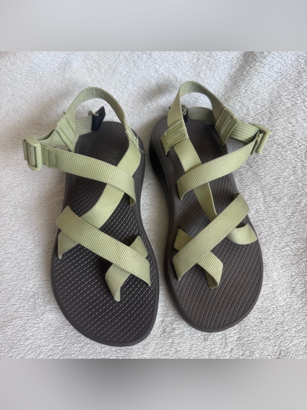 Chaco Z/2 light green strappy sandals women’s size 7
